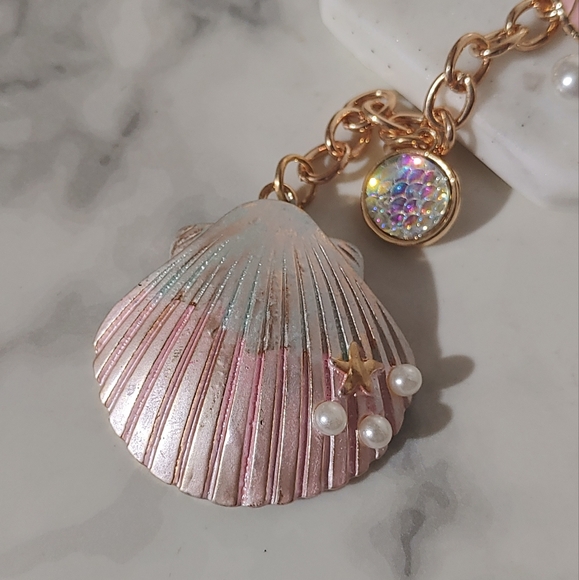 Pearl Seashell Keychain - Picture 2 of 5